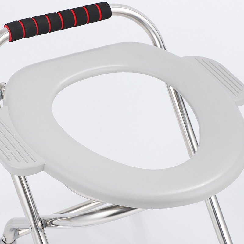 Outdoor toilet with full circle curved legs Outdoor toilet with full circle curved legs